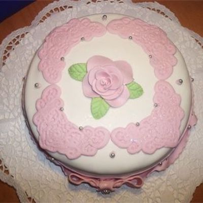 Lace And Roses