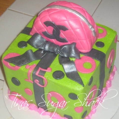 Chanel, Present Cake