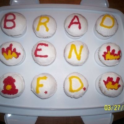 Cupcakes To Go With Firetruck Cake