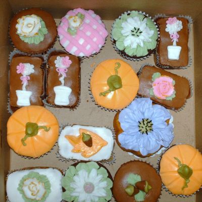 Rolled Buttercream Cupcakes