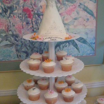 Cupcakes And Topper For Bridal Shower