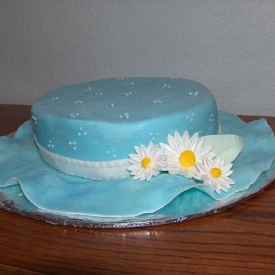 Fondant Hat With Daisies