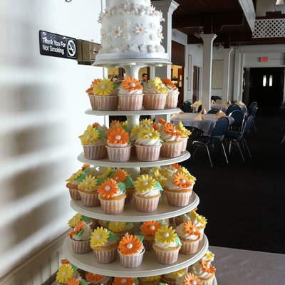 Wedding Cake With Cupcakes