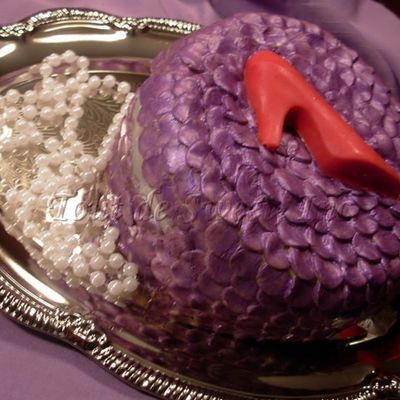 Fondant Zipper Amp Sequins Painted Wluster Dust And Topped Off With A White Chocolate Red Pump