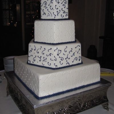 Buttercream Cake With Gumpaste Callas