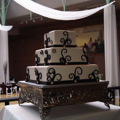 Buttercream Black/burgundy/white