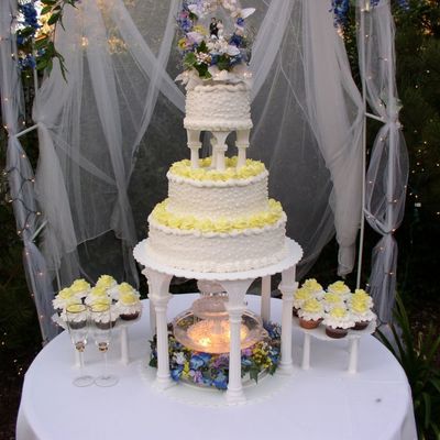 Yellow Roses Wedding Cake
