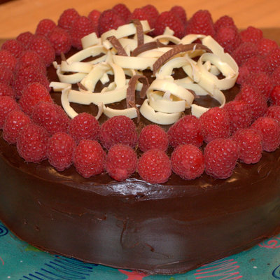 Chocolate Raspberry Cake With Ganache Icing