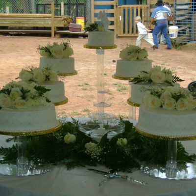 Round Wedding Cake Cream Roses