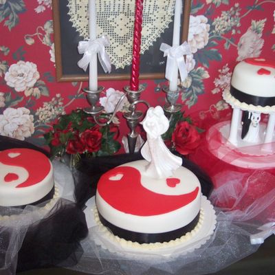Ying Yang Wedding Cake