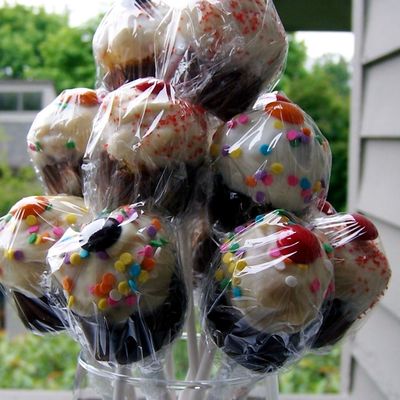 Cupcakepops.jpg