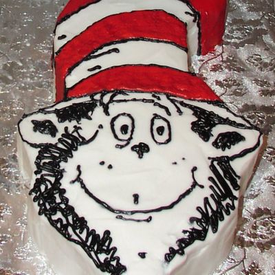 Cat In The Hat Carved Cake