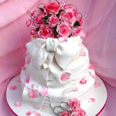 3 Tier Fondant Display Cake With Pink Roses