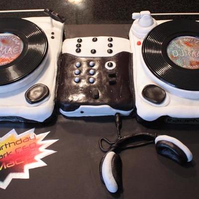 Dj Turntables Cake