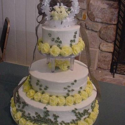 Bride's Cake With Buttercream Roses