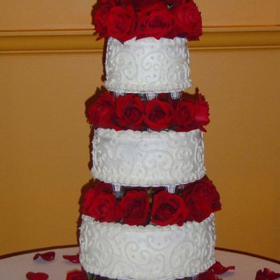 Wedding Cake With Red Roses