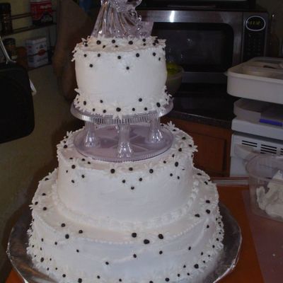 White Daisy Wedding Cake