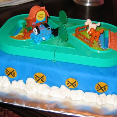 Thomas Toy Cake