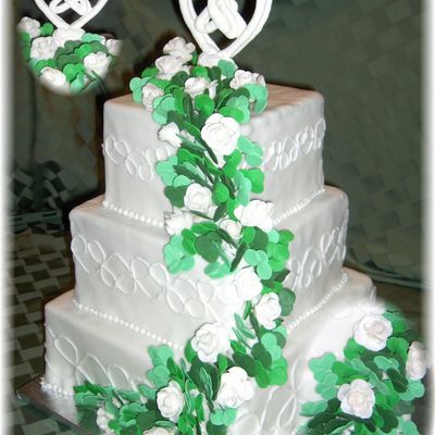 Irish Trinity Knot Cake