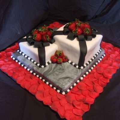 Black And White Cake W/strawberries