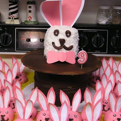 Magic Hat With Rabbit And Bunny Cupcakes