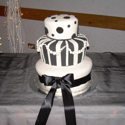 Black And White Wedding Cake