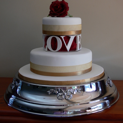 'love' Wedding Cake