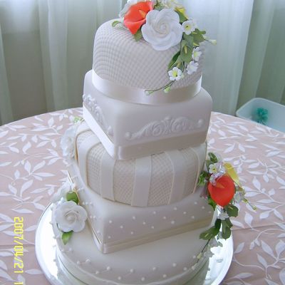 Square And Round Shapes Wedding Cake