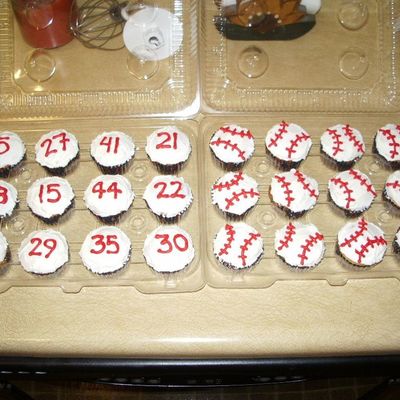 St. Louis Cardinals Cupcakes