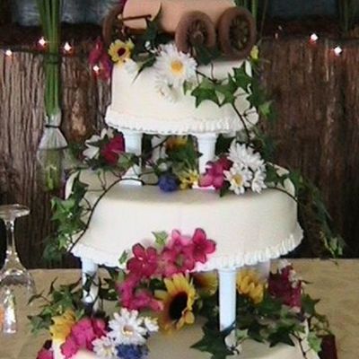 Country-Themed Wedding Cake