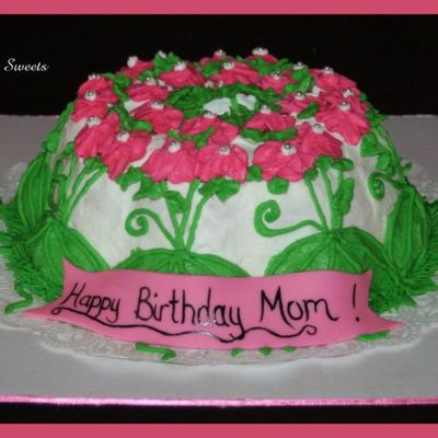 Sponge Cake With Flowers