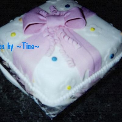 Wilton Gift Cake