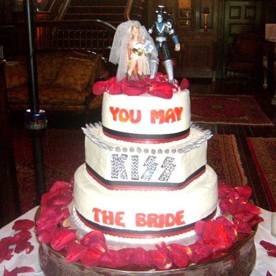 Kiss Wedding Cake