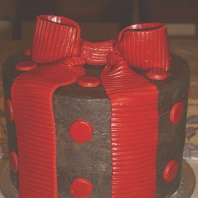 Red_Bow_Cake.jpg