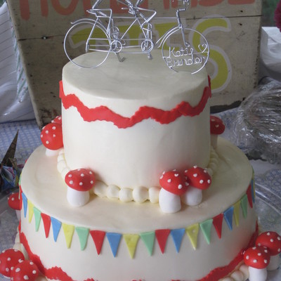 2 Tiered Wedding Cake W/ Fondant Mushrooms