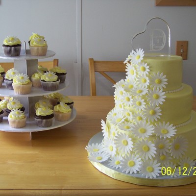 Daisy Wedding Cake