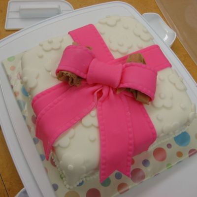 Wilton Course Iii Present Cake