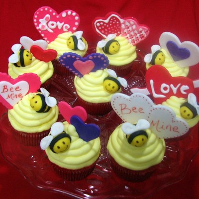 "bee" Mine Valentine Cupcakes