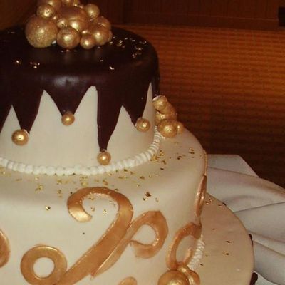 Brown And Gold Luxe Cake Closeup
