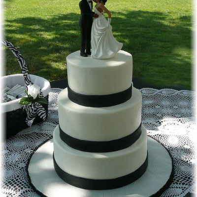 Black & White Wedding Cake