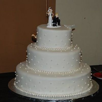 White Cake With Pearls