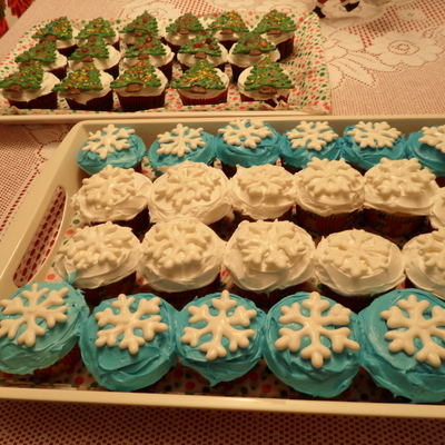 Snowflake & Christmas Tree Cupcakes