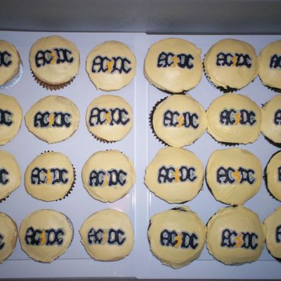 Ac/dc Cupcakes