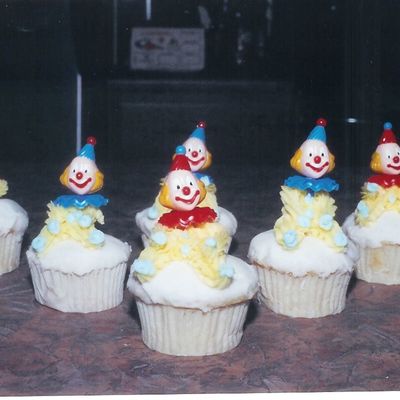Clown Cupcakes For A Birthday Party