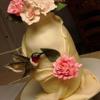 Hummingbird Flowers Vase Carved Cake For Photo Shoot