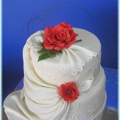 Red Roses Wedding Cake