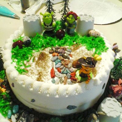 Shrek Cake
