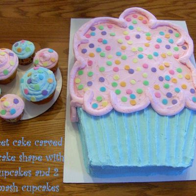 Cupcake Shaped Cake With Cupcakes