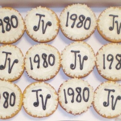 Cupcakes To Go With Hs Reunion Cake