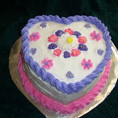 Heart Cake With Daisy Instead Of Rose....